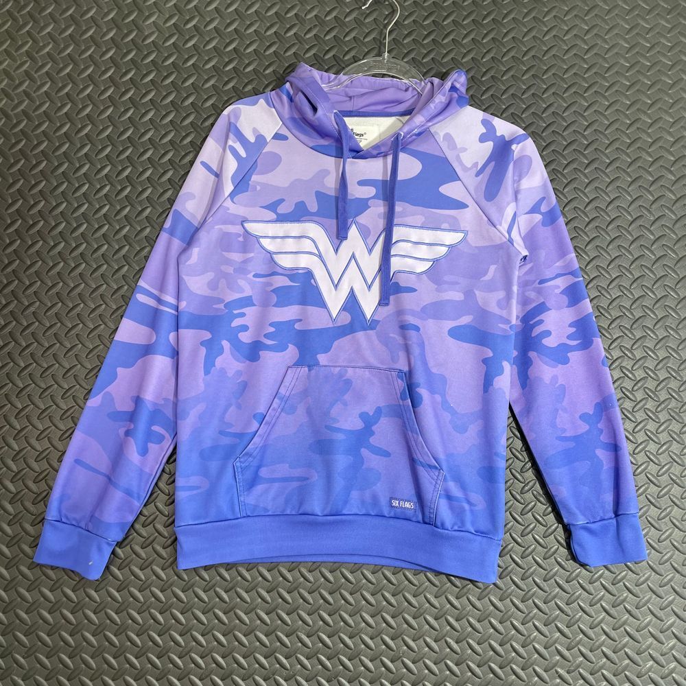 Six Flags Purple Camo Wonder Women Pullover Hoodie Sweater Women's Size Small‎